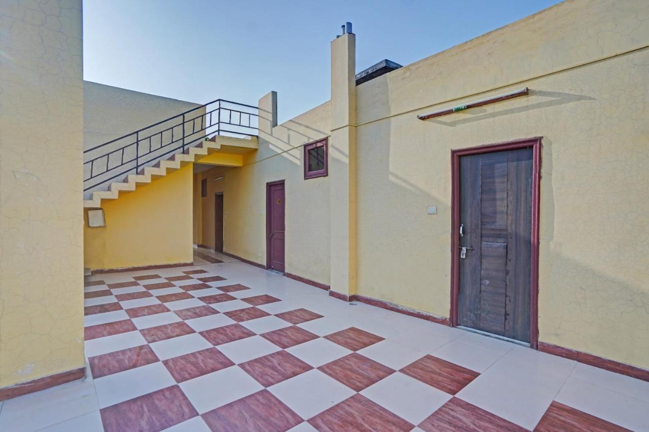 Oyo 87701 Lucky Farm Hotell Shāhpur Exteriör bild