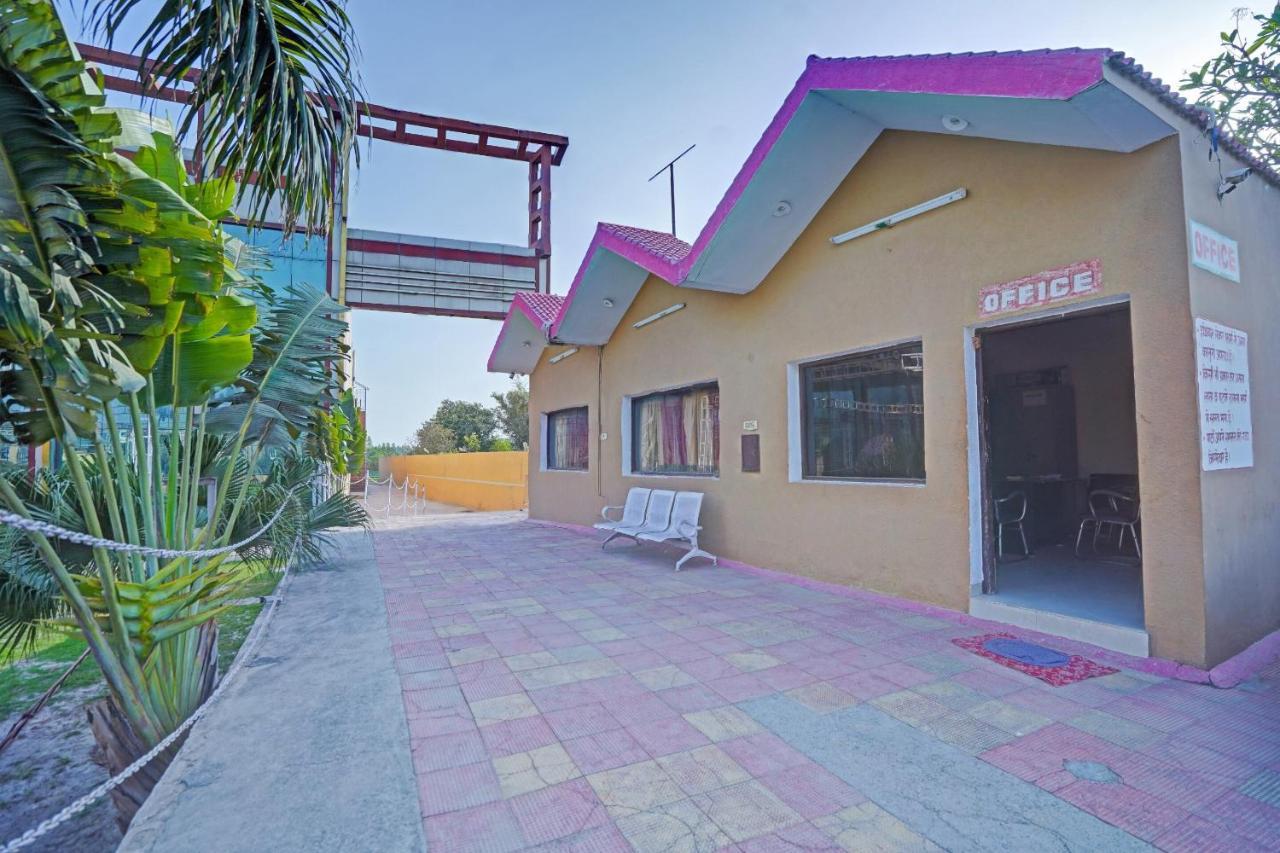 Oyo 87701 Lucky Farm Hotell Shāhpur Exteriör bild