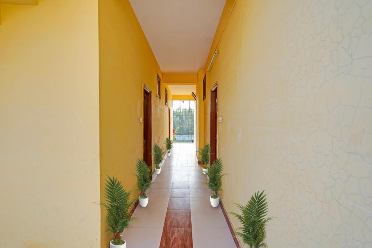Oyo 87701 Lucky Farm Hotell Shāhpur Exteriör bild